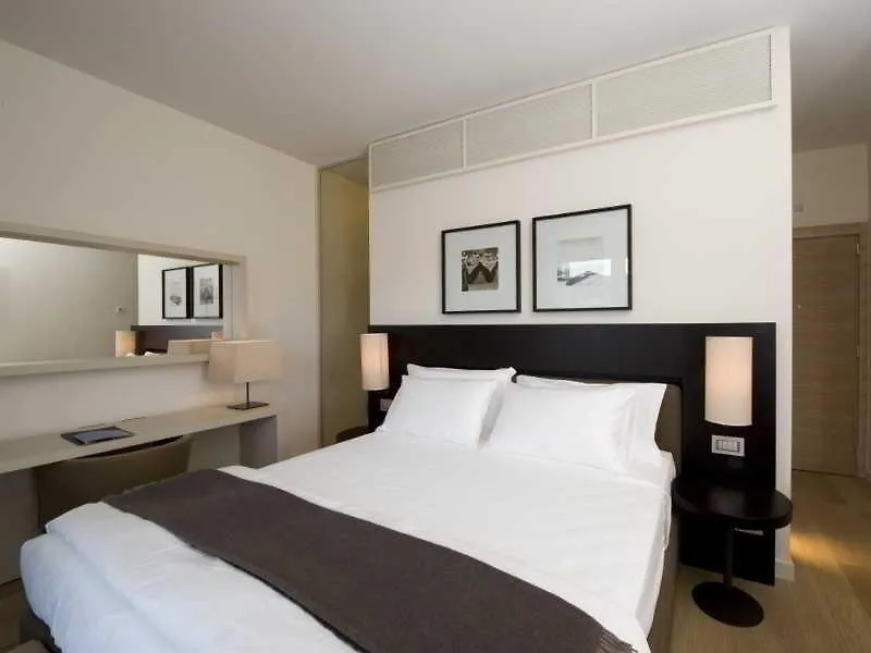 ג'נובה Marina Place Resort מלון