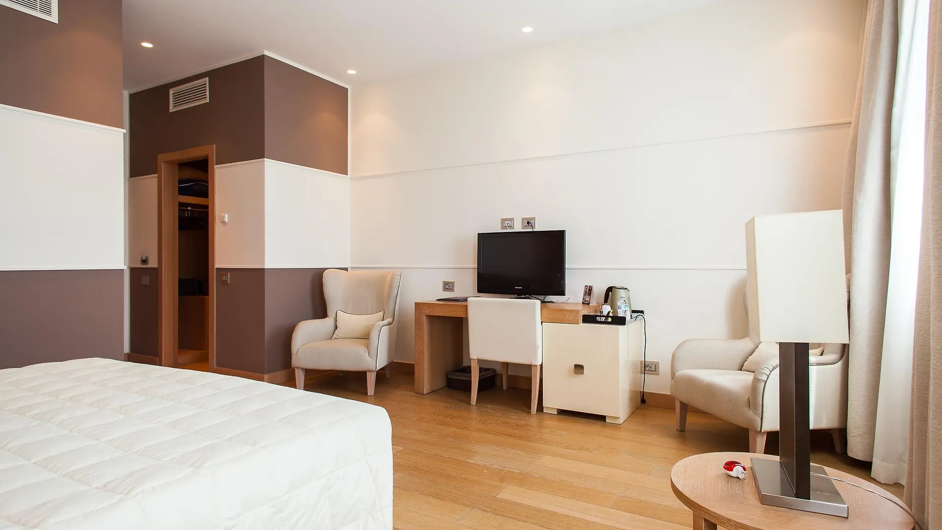 ג'נובה Marina Place Resort 4*,