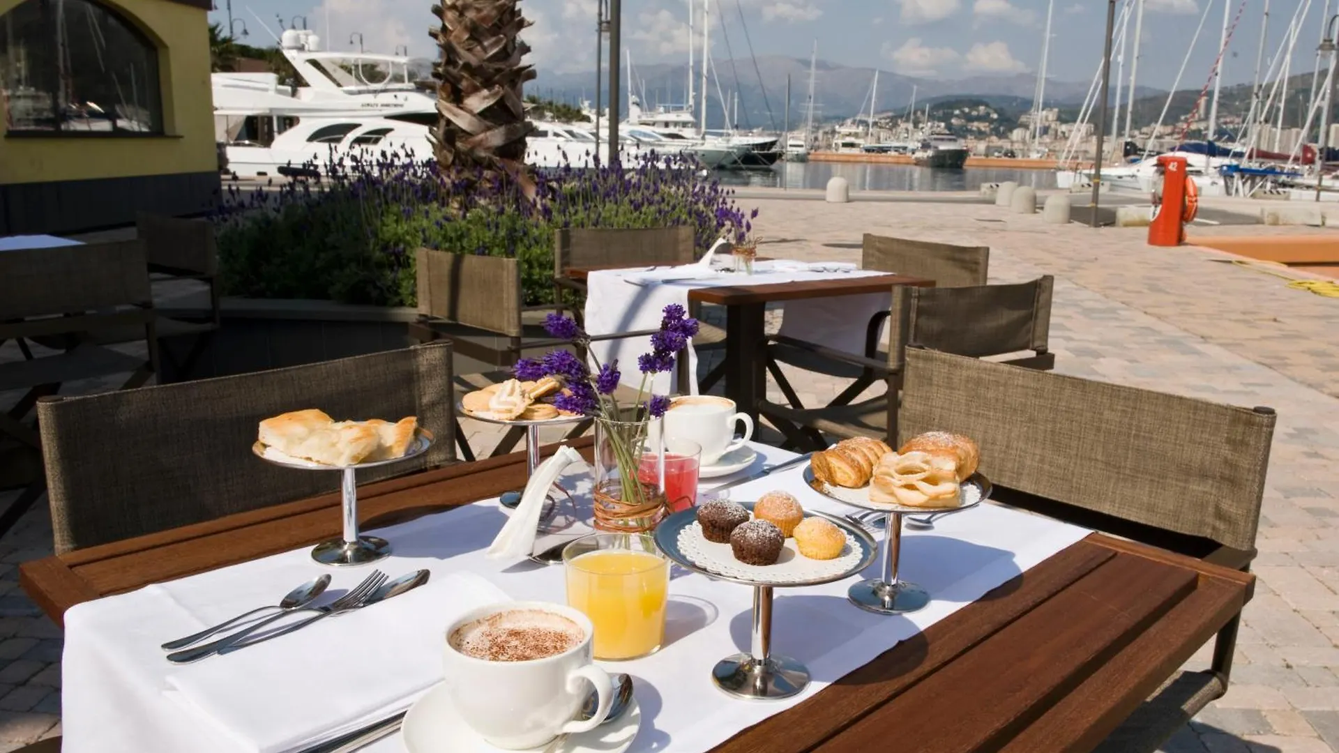 ג'נובה Marina Place Resort 4*,