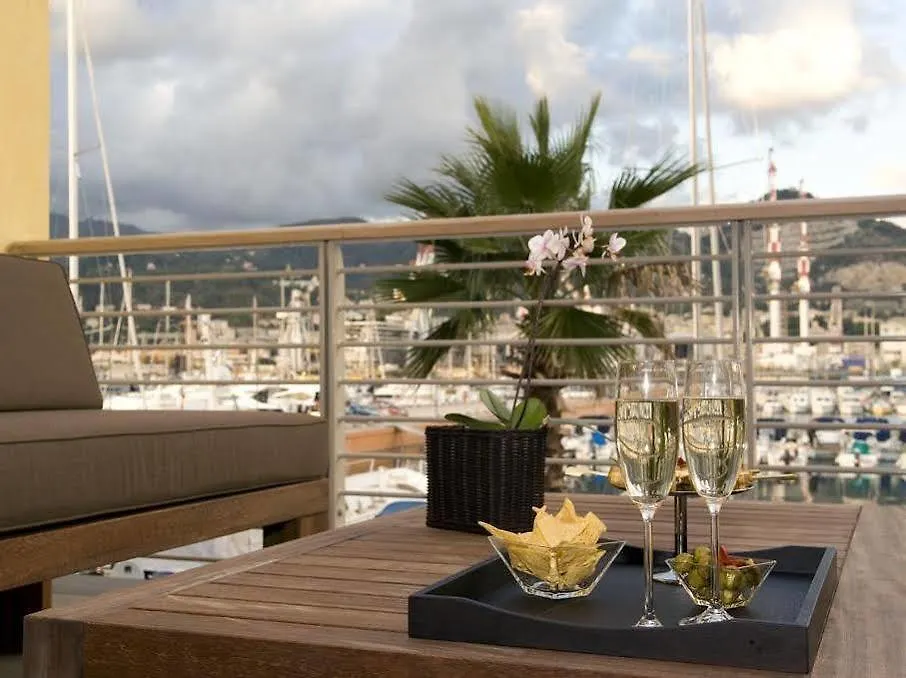 ג'נובה Marina Place Resort