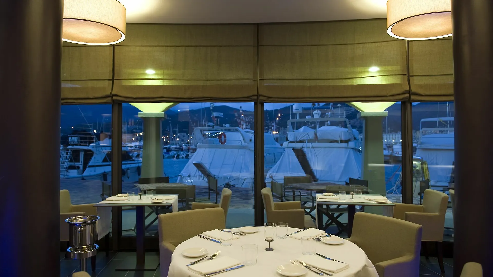 ג'נובה Marina Place Resort 4*,