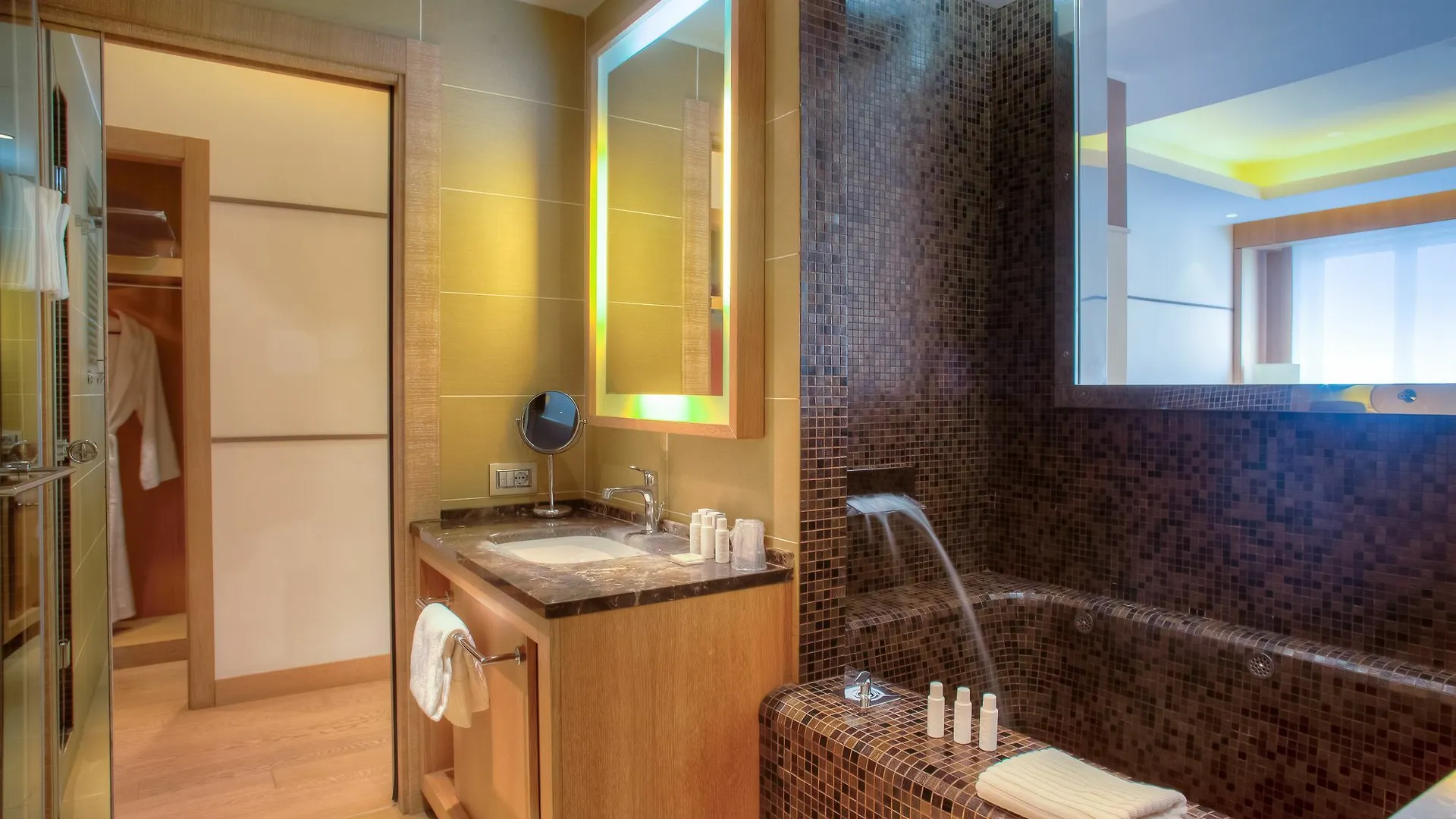ג'נובה Marina Place Resort